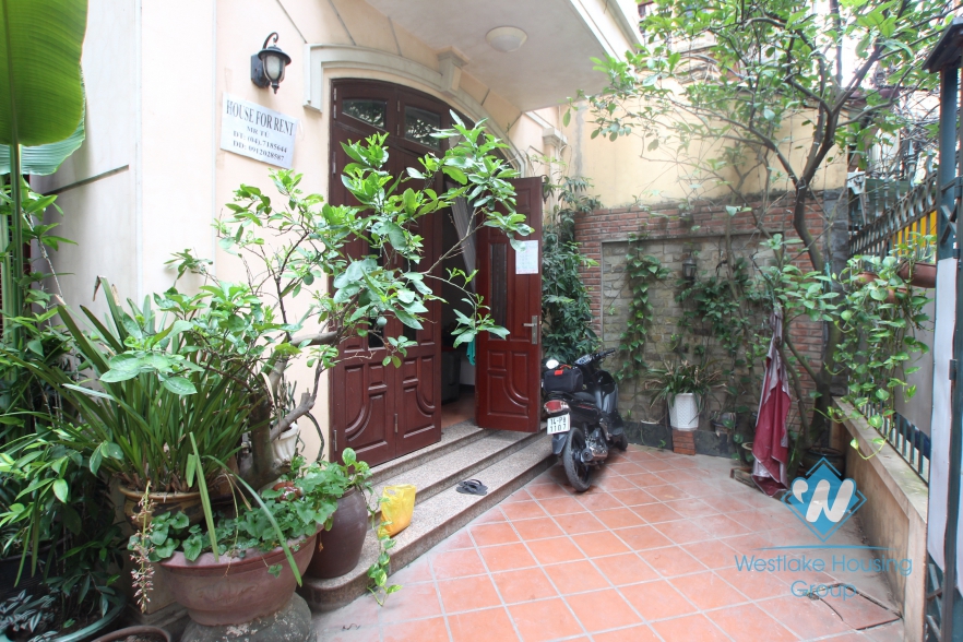 House with 5 bedrooms for rent in Xuan Dieu area, Tay Ho, Ha Noi